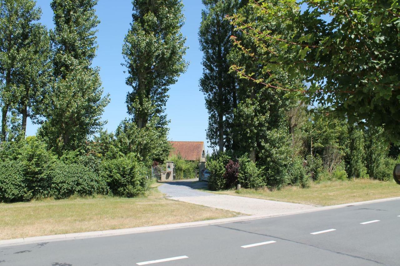 Bed and Breakfast Ateljee Devlaux Veurne Esterno foto