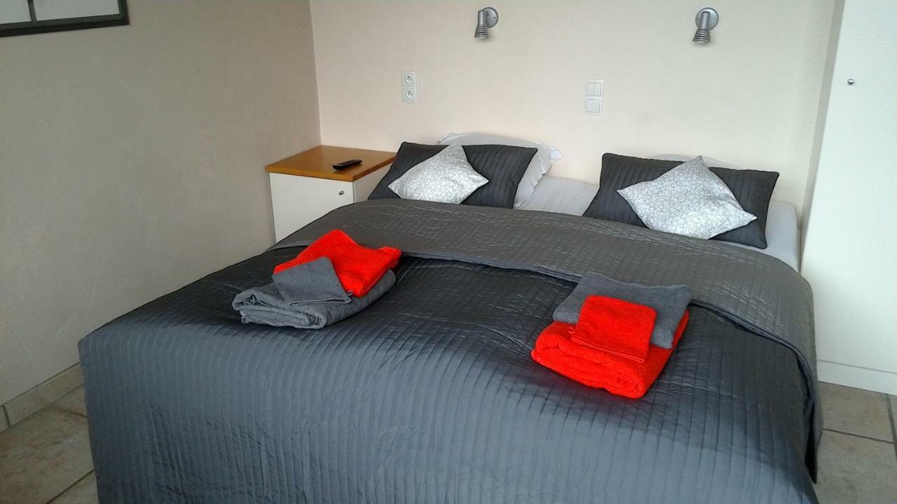 Bed and Breakfast Ateljee Devlaux Veurne Esterno foto