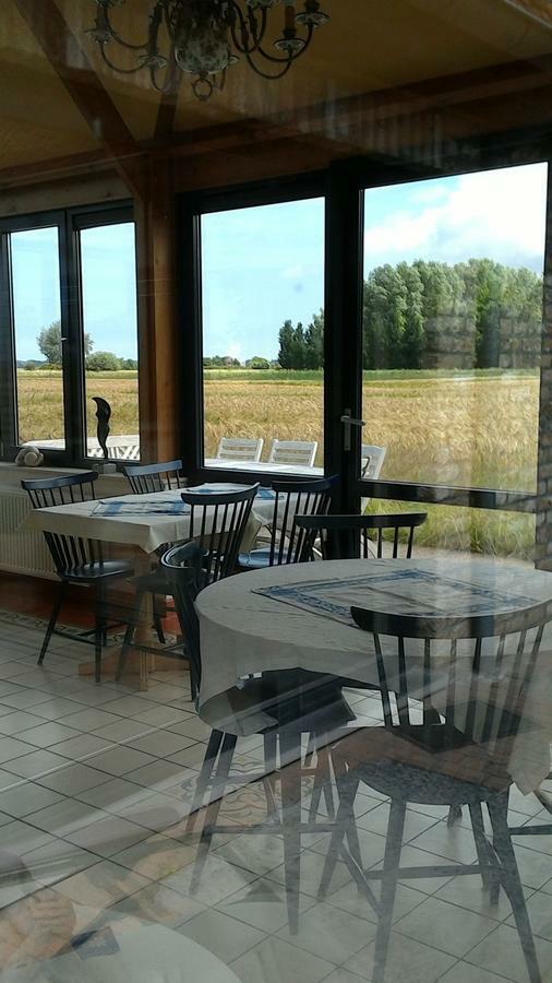 Bed and Breakfast Ateljee Devlaux Veurne Esterno foto